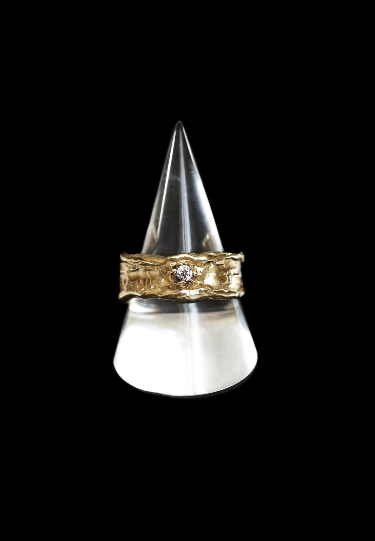 Gold ring 4:13. 585 yellow gold with a white brilliant-cut diamond