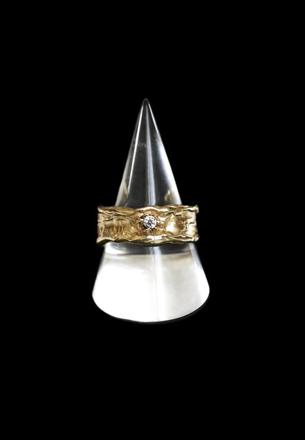 Gold ring 4:13. 585 yellow gold with a white brilliant-cut diamond