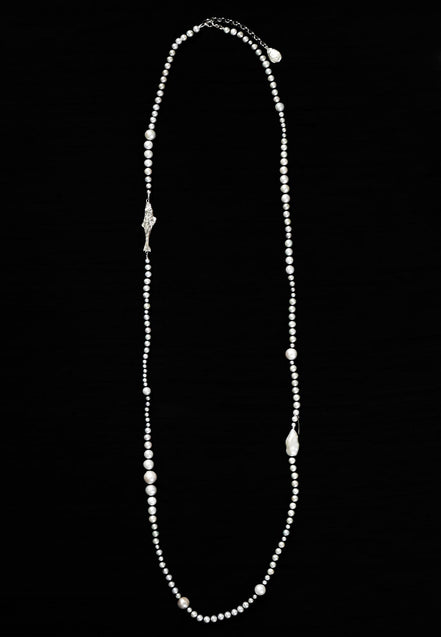 Silver fish necklace in pearls No1