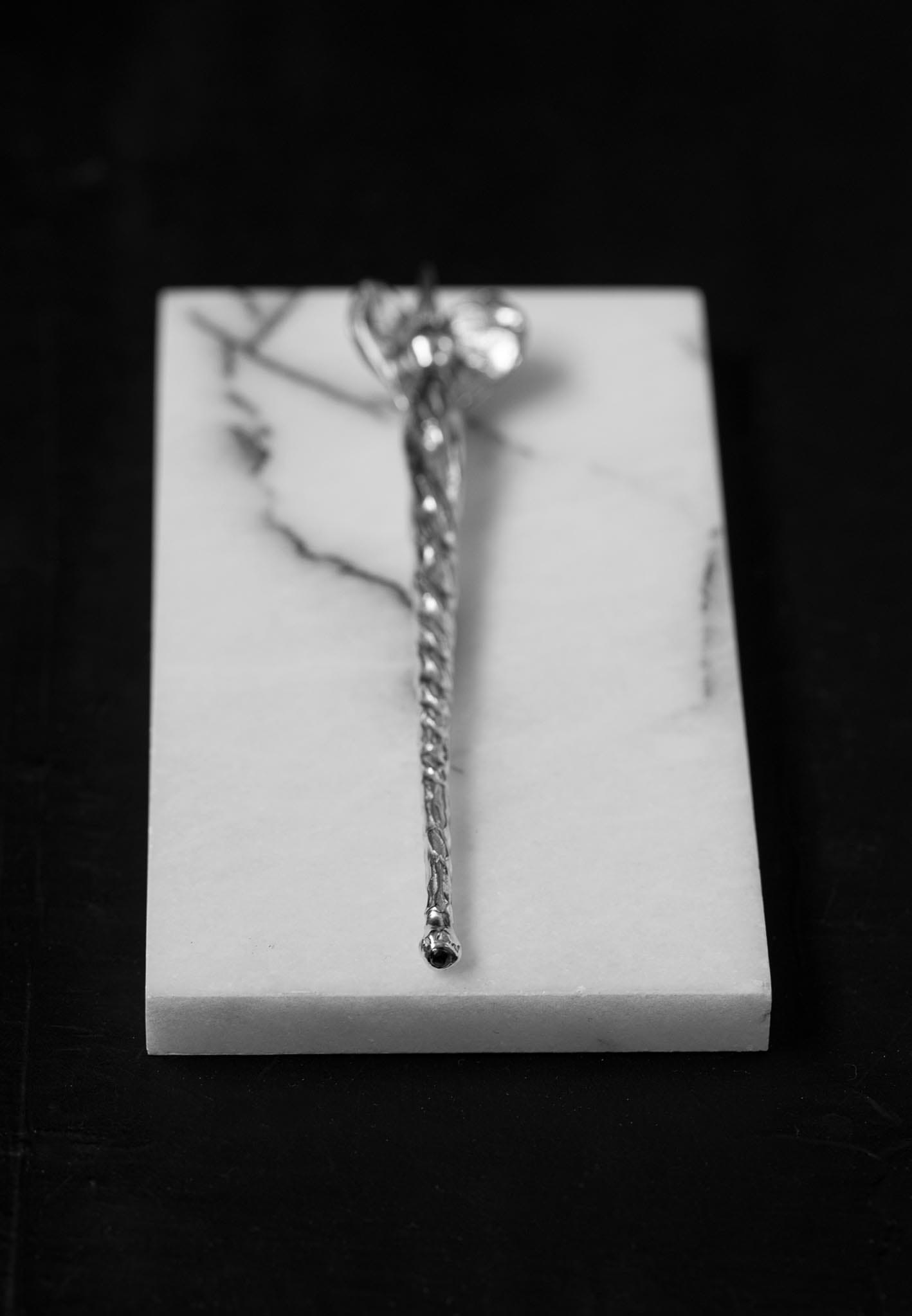 Srebrne pióro, marmurowa podstawka, Srebro 925, brylant, czarny brylant, Anna Samków