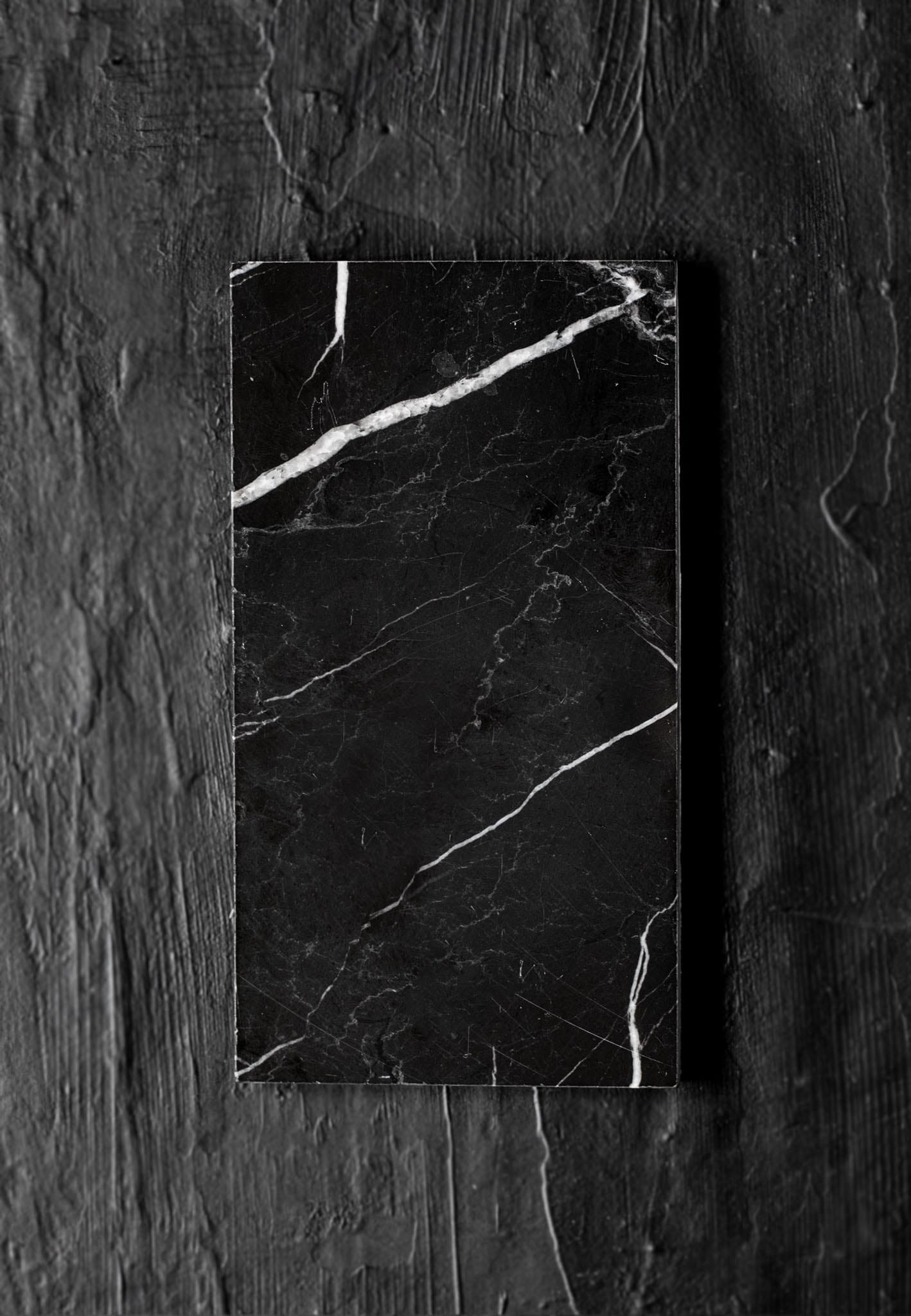 Czarna marmurowa podstawka do pióra 2.jpg